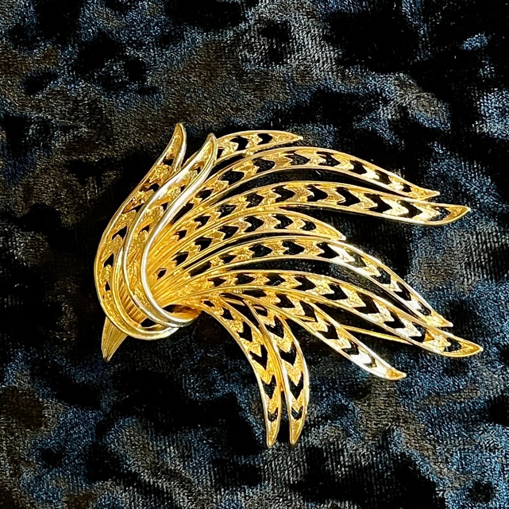 VINTAGE MONET Gold Tone Feather Bouquet Brooch, Mid-Century